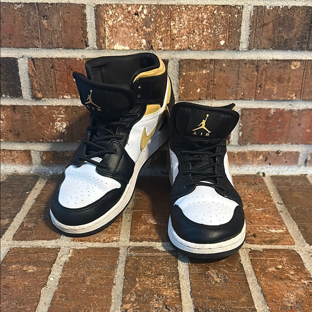 Air Jordan Black and Gold Sneakers youth 5.5